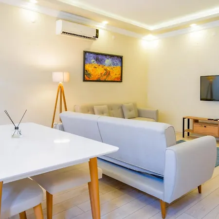 Flat W Balcony 5 Min To Metro And Coast In Lejlighed