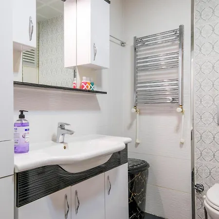 Flat W Balcony 5 Min To Metro And Coast In Izmir
