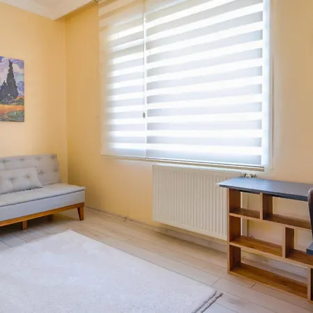 Flat W Balcony 5 Min To Metro And Coast In Lejlighed